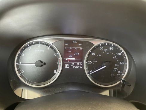 Certified 2025 Nissan Kicks Play S image 8