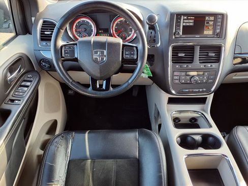 Used 2017 Dodge Grand Caravan SXT w/ Driver Convenience Group image 2