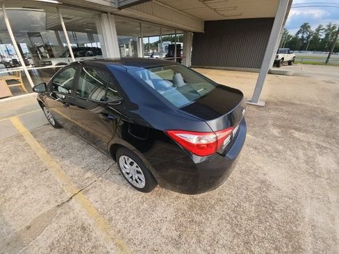 Used 2017 Toyota Corolla LE FWD image 8