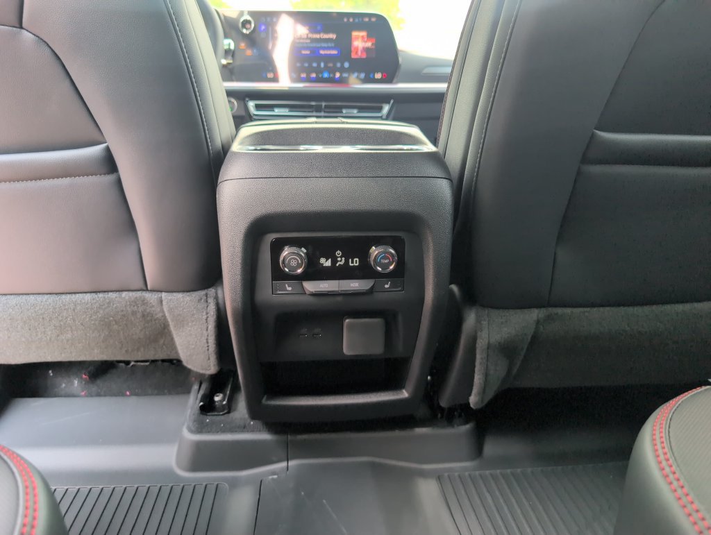 New 2026 Chevrolet Traverse RS w/ LPO, Floor Liner Package FWD image 30