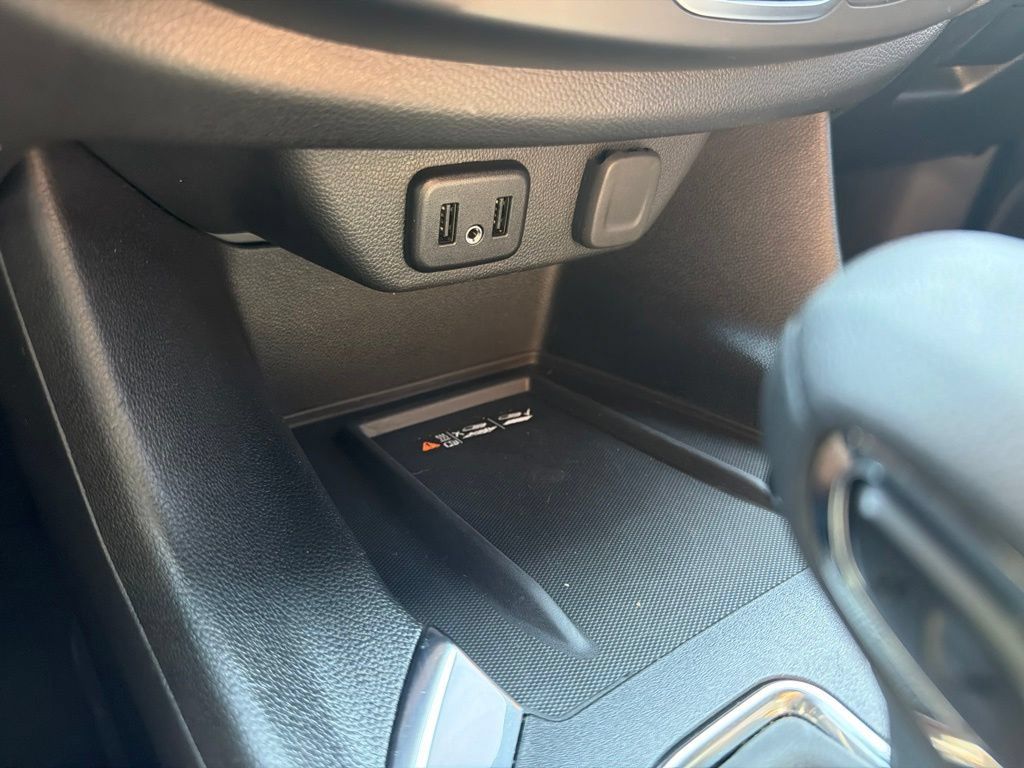 Used 2023 Chevrolet Traverse LT FWD image 35