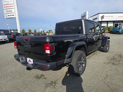 New 2025 Jeep Gladiator Sport image 4