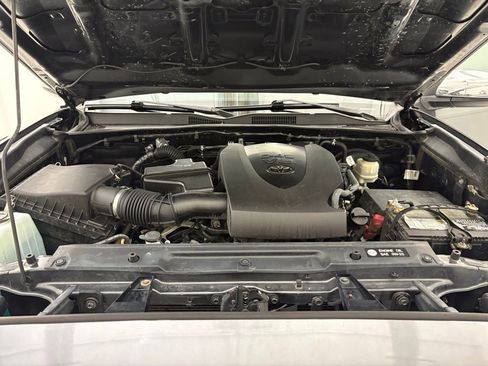 Used 2018 Toyota Tacoma Limited AWD/4WD image 38
