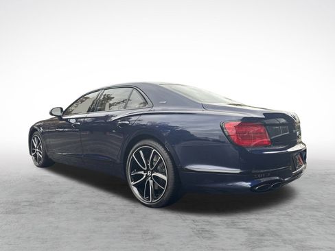 Used 2024 Bentley Flying Spur V8 image 3