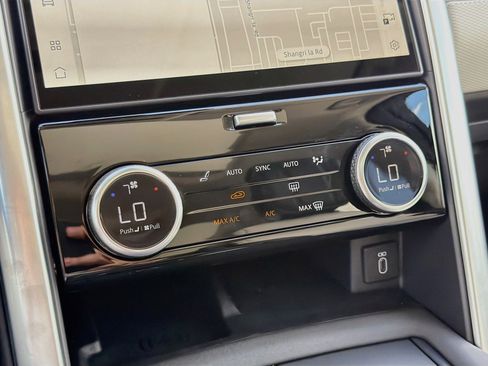 New 2026 Land Rover Discovery Limited Edition AWD/4WD image 36