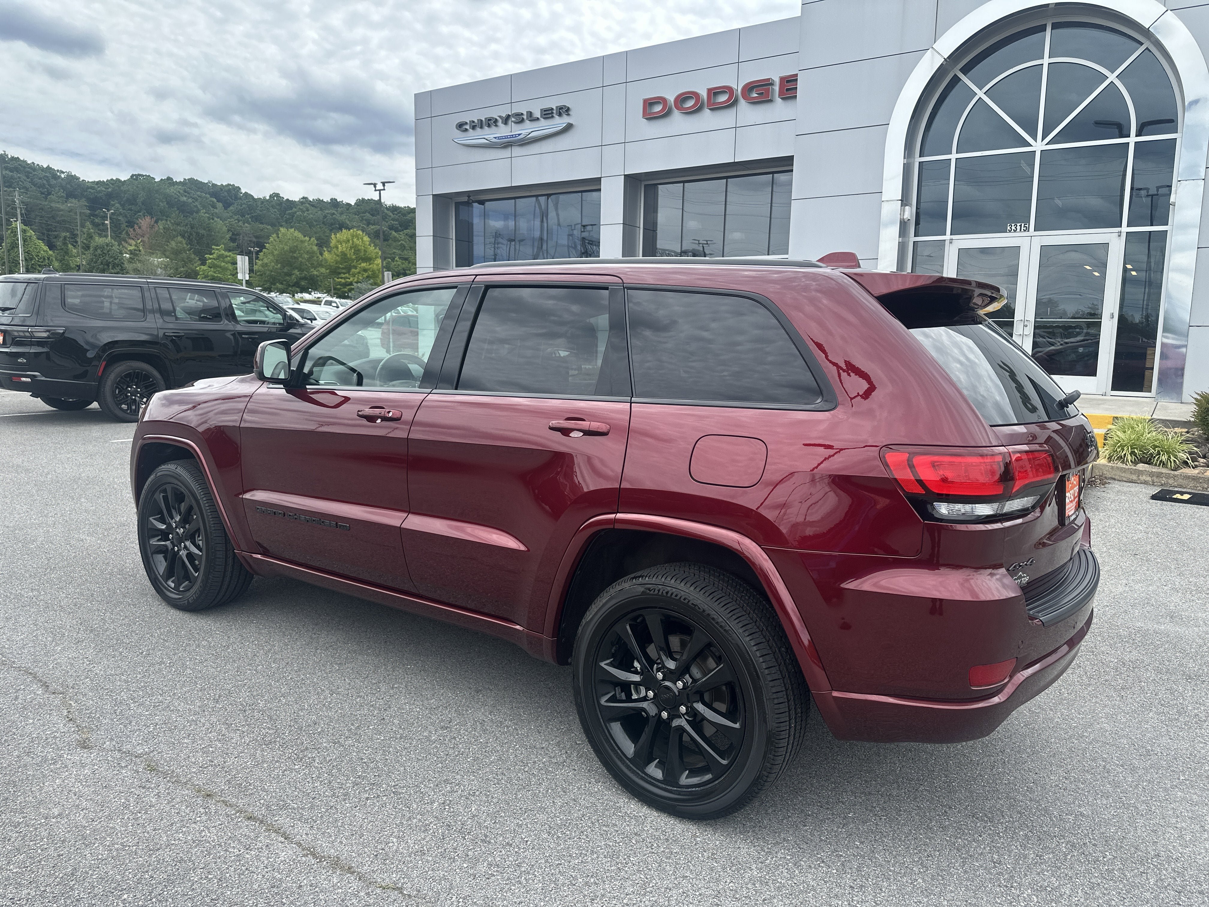 Used 2022 Jeep Grand Cherokee Laredo X AWD/4WD image 12