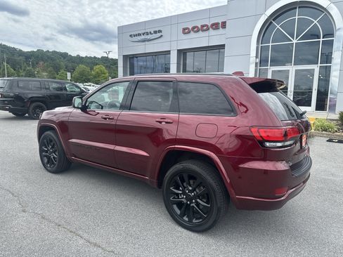 Used 2022 Jeep Grand Cherokee Laredo X AWD/4WD image 12