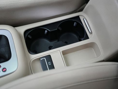 Used 2015 Volkswagen Tiguan SEL image 28