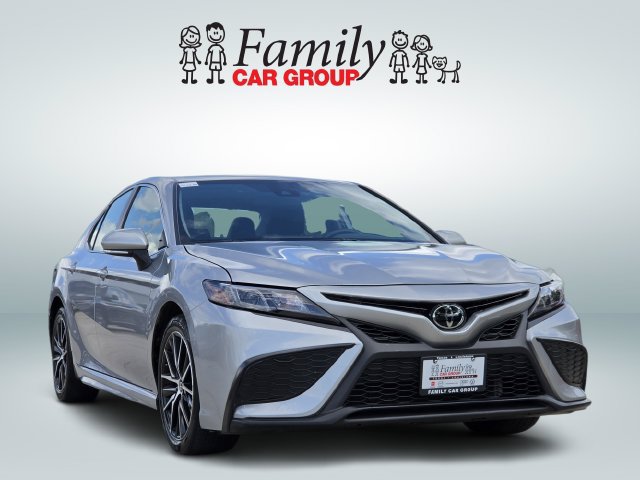 Used 2024 Toyota Camry SE FWD image 2