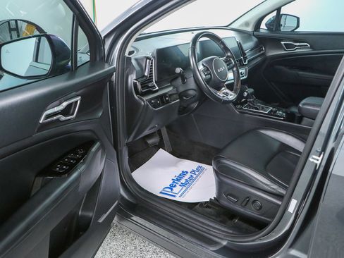 Used 2023 Kia Sportage EX FWD image 3