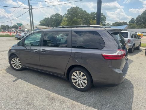 Used 2015 Toyota Sienna XLE Premium AWD/4WD image 7