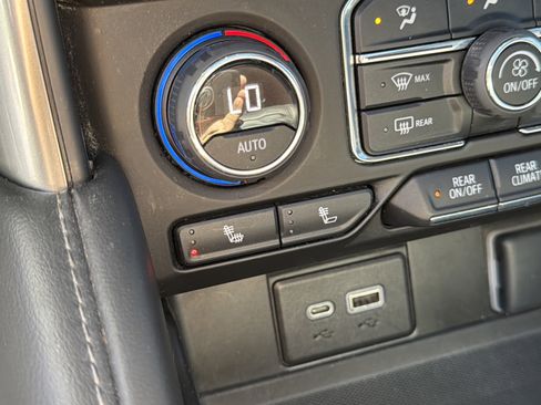 Used 2022 Chevrolet Suburban LT image 31