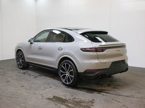 Certified 2023 Porsche Cayenne Platinum Edition image 3