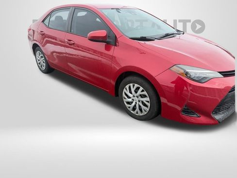 Used 2018 Toyota Corolla LE image 2