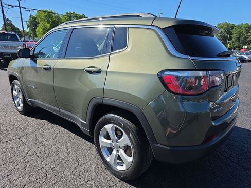 Used 2018 Jeep Compass Latitude w/ Safe & Security Group AWD/4WD image 20