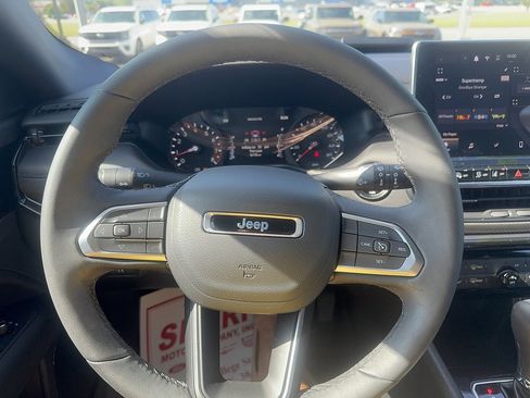 Used 2025 Jeep Compass Latitude w/ Altitude Special Edition AWD/4WD image 7