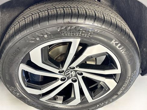 Used 2023 Volkswagen Atlas Cross Sport SEL image 31