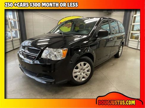 Used 2020 Dodge Grand Caravan SE image 1
