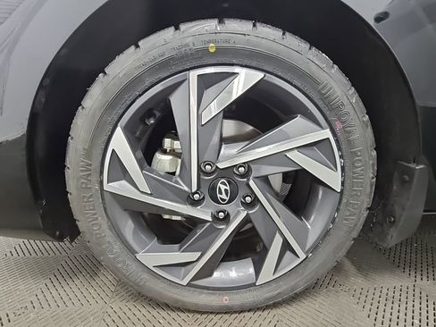 Used 2025 Hyundai Elantra Sport image 38