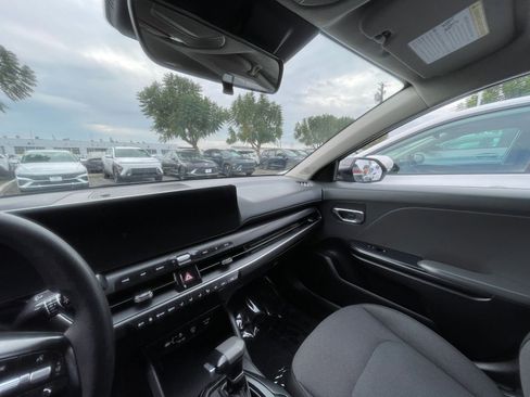 Used 2025 Kia K4 LXS image 37