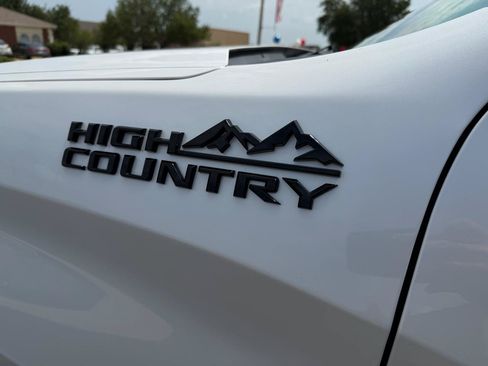 Used 2023 Chevrolet Silverado 1500 High Country w/ High Country Premium Package AWD/4WD image 9