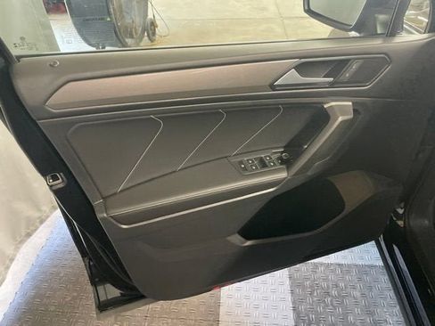 Certified 2023 Volkswagen Tiguan SE w/ Panoramic Sunroof Package AWD/4WD image 14