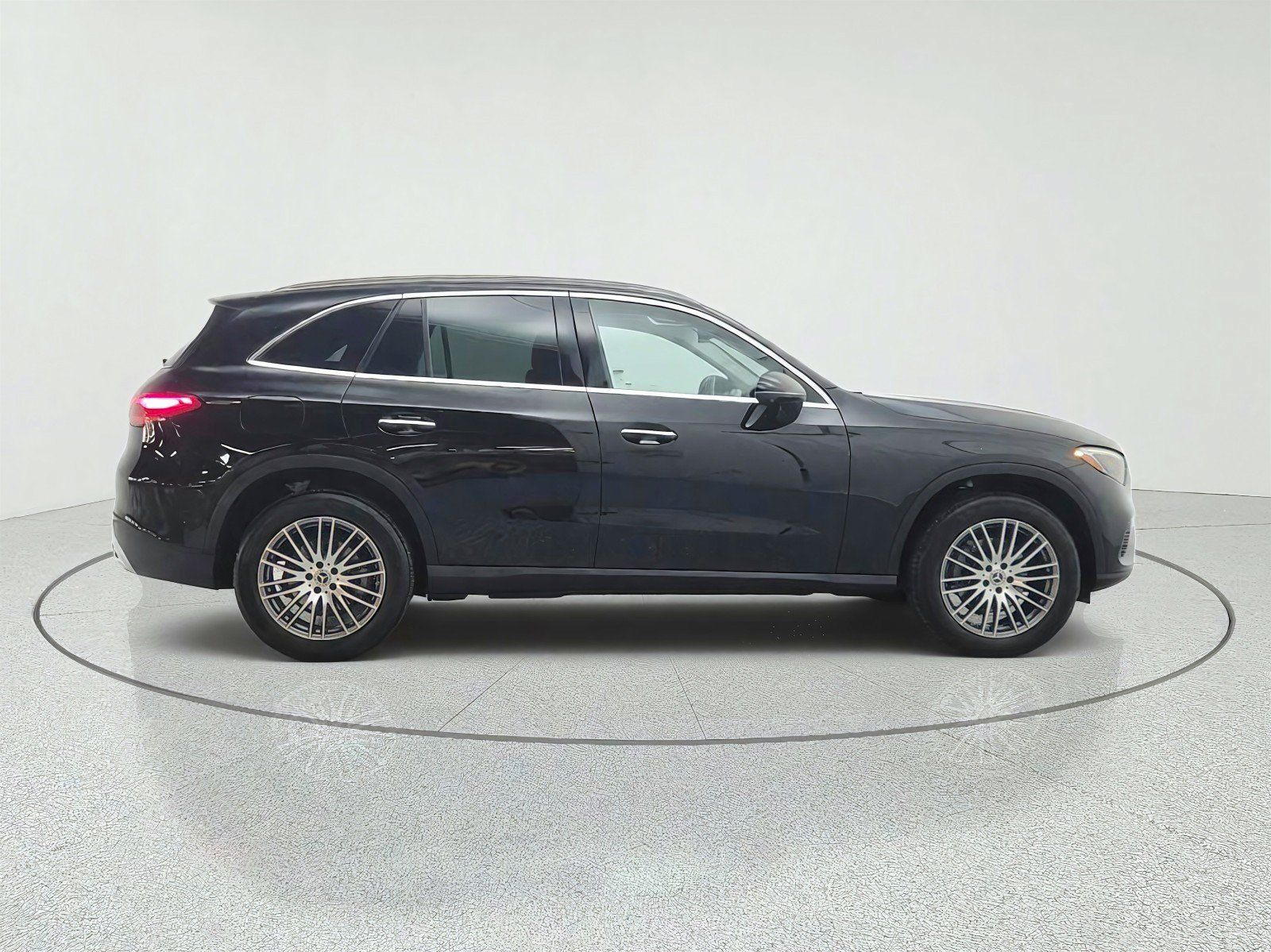 Used 2024 Mercedes-Benz GLC 300 image 4