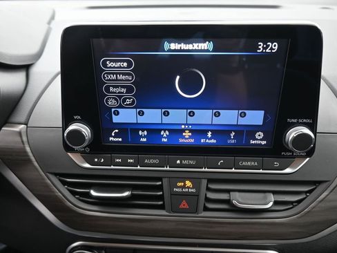 Used 2026 Nissan Altima 2.5 SV FWD image 3