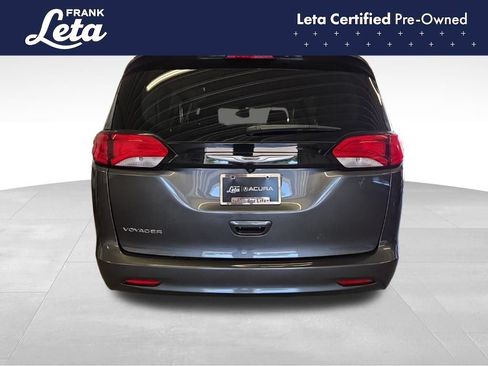 Used 2022 Chrysler Voyager LX FWD image 5