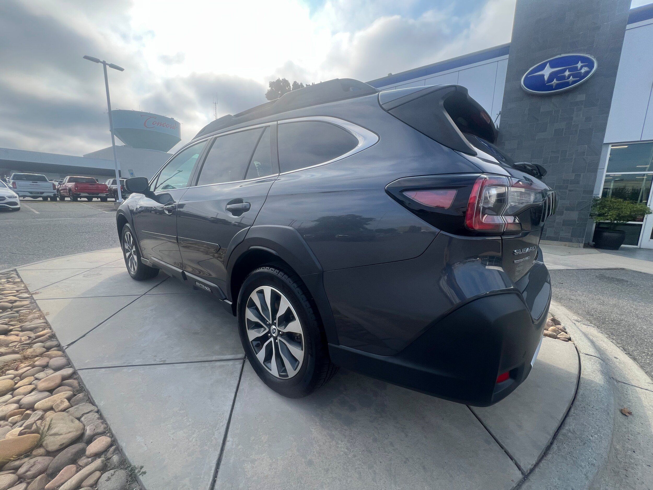 Used 2023 Subaru Outback Limited AWD/4WD image 6