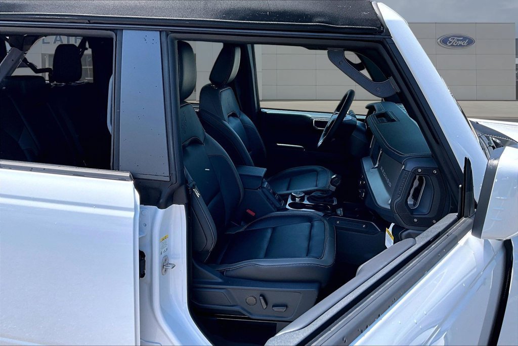 New 2026 Ford Bronco Outer Banks AWD/4WD image 12
