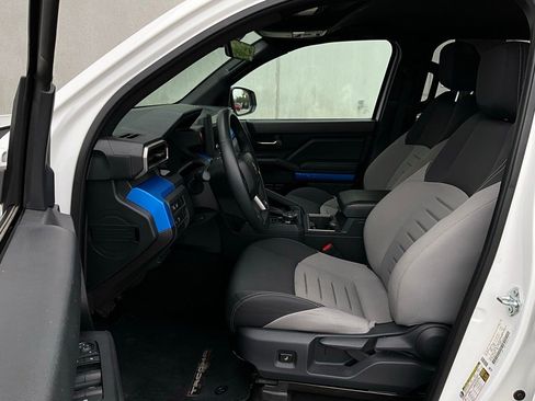 Used 2025 Toyota Tacoma TRD Off-Road image 10