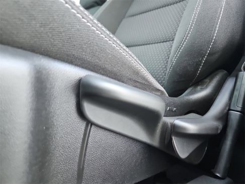 Used 2024 GMC Terrain SLE image 35