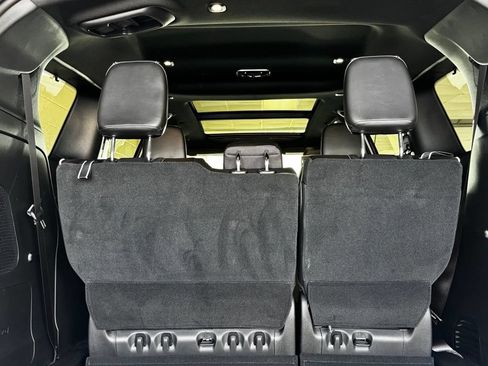 Certified 2023 Chrysler Pacifica Limited w/ Uconnect Theater Family Group FWD image 14