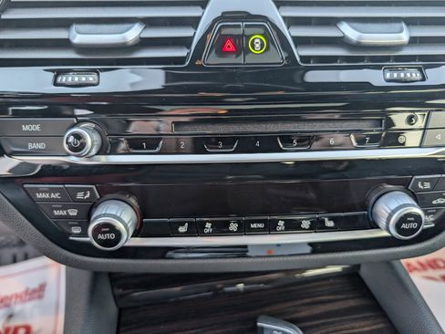 Used 2018 BMW 530i xDrive image 19