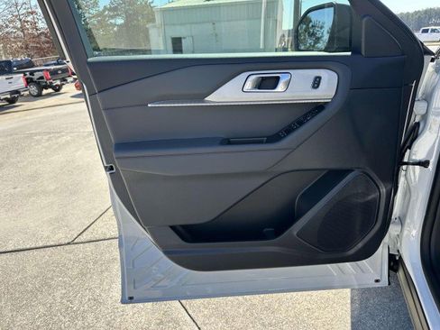 New 2025 Ford Explorer Active w/ Active Comfort Package image 10