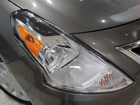 Used 2015 Nissan Versa SV image 10