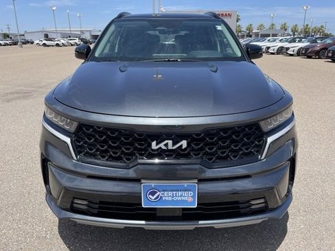 Used 2022 Kia Sorento EX w/ Panoramic Sunroof Package image 2