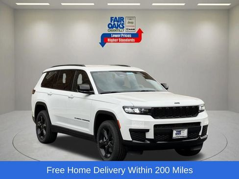 New 2025 Jeep Grand Cherokee L Laredo image 1