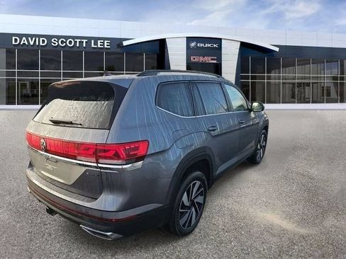 Used 2025 Volkswagen Atlas SE AWD/4WD image 2