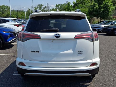 Used 2016 Toyota RAV4 XLE AWD/4WD image 5