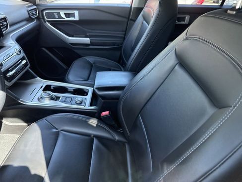 Used 2022 Ford Explorer XLT w/ Equipment Group 202A image 19