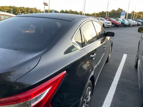 Used 2017 Nissan Altima 2.5 S w/ Power Driver Seat Package FWD image 4