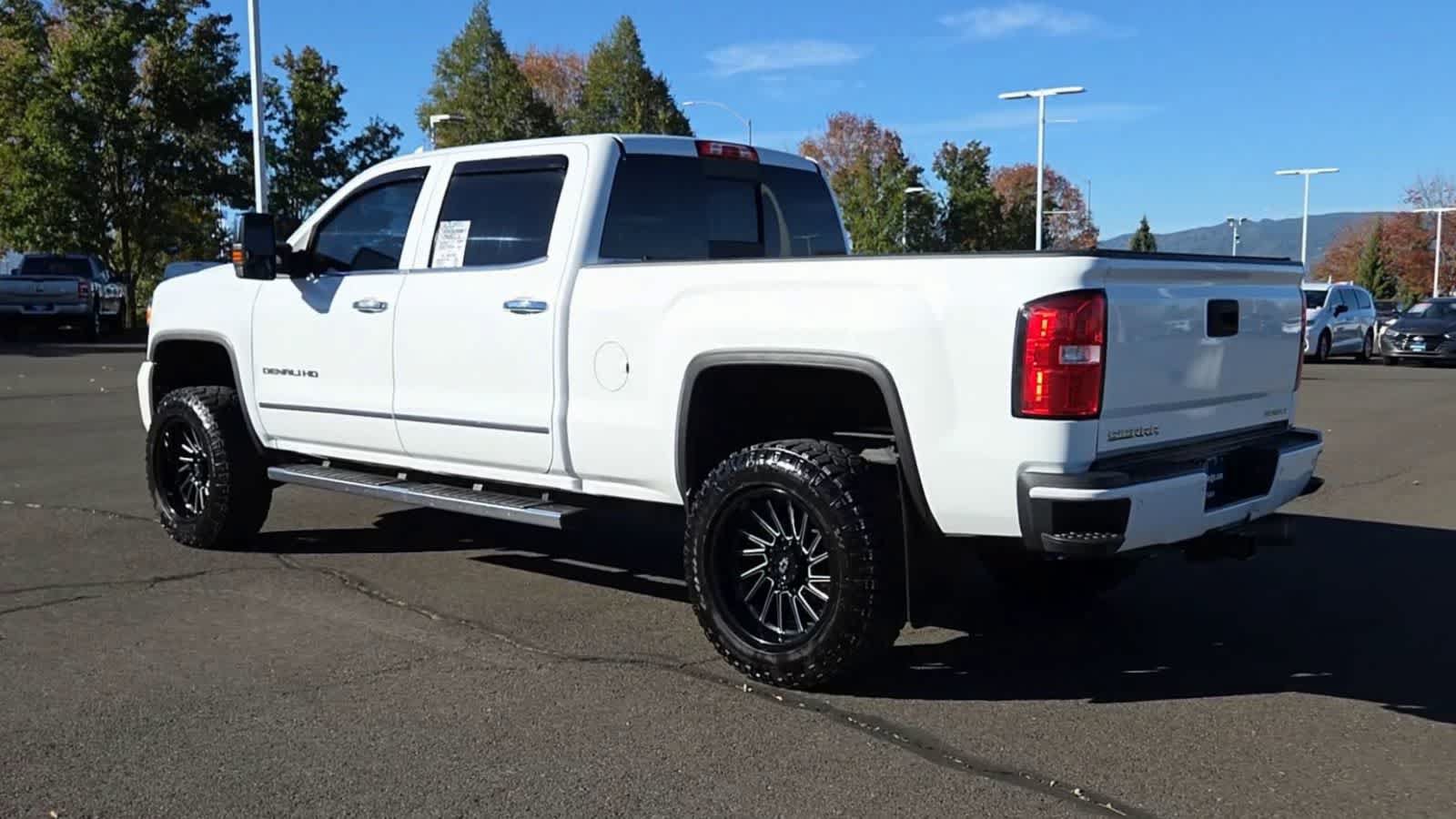Used 2017 GMC Sierra 2500 Denali AWD/4WD image 6