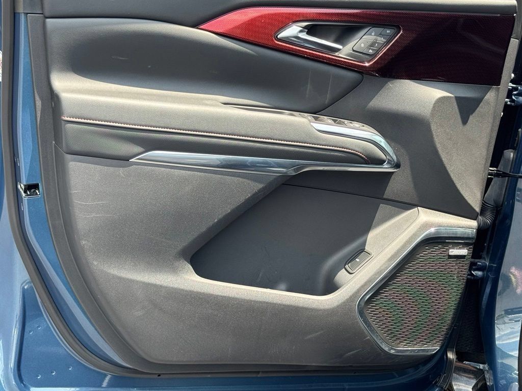 Used 2025 Chevrolet Traverse RS w/ LPO, Floor Liner Package AWD/4WD image 17