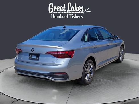 Used 2024 Volkswagen Jetta SE FWD image 5
