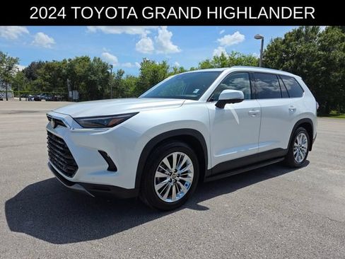 Used 2024 Toyota Grand Highlander AWD image 7