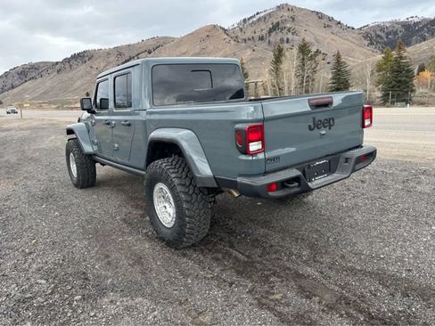Used 2025 Jeep Gladiator Sport AWD/4WD image 6