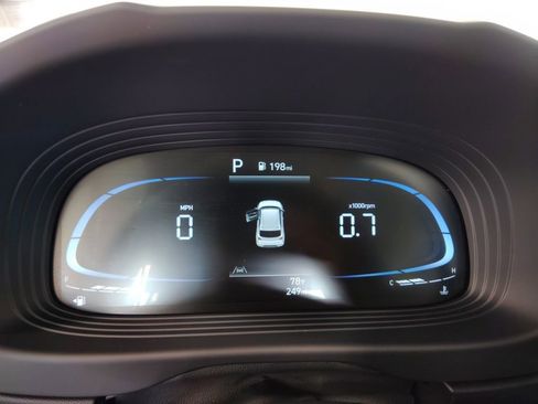 Used 2025 Hyundai Venue Limited image 18