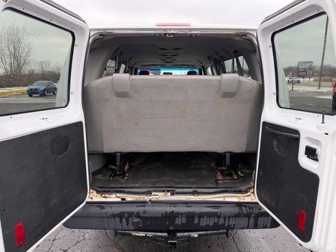 Used 2009 Ford E-350 and Econoline 350 Extended Wagon Super Duty image 9